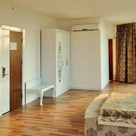 Hotel Maya World Side
