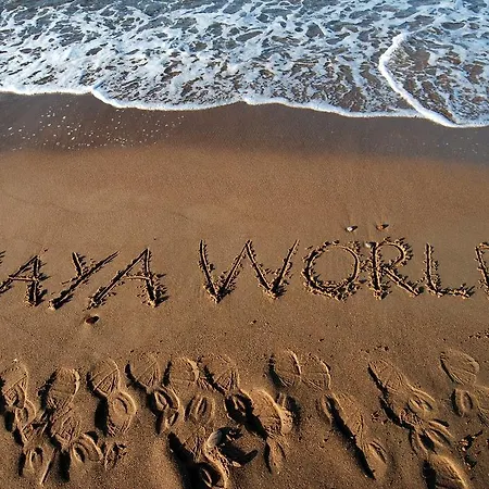Hotel Maya World Side