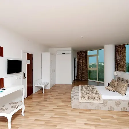 Otel Maya World Side
